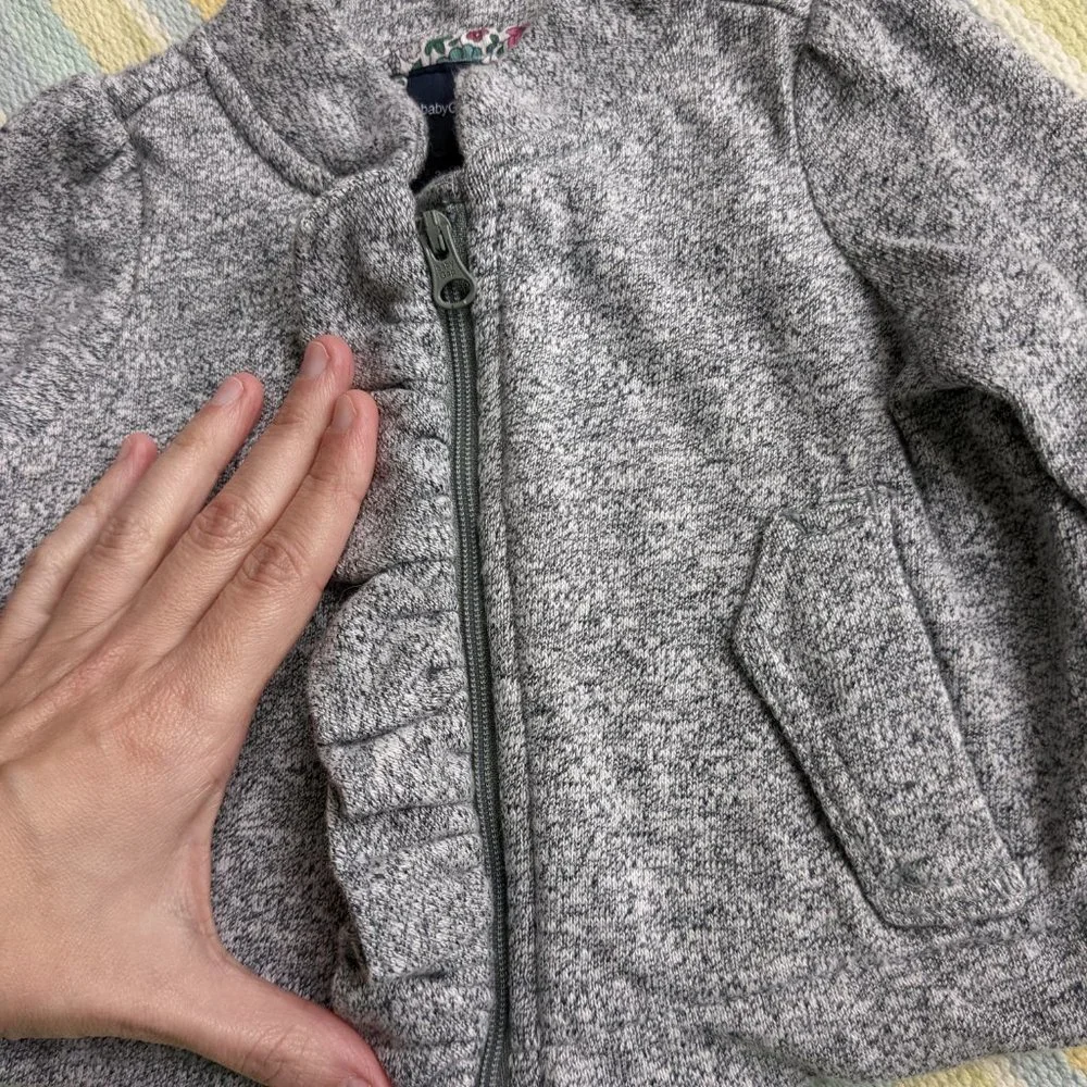 ⭐ Baby Gap gray verigated jacket 3-6 months